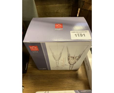 6 Melodia Crystal Champagne flutes.  This item carries VAT.  Estimate £15-20.