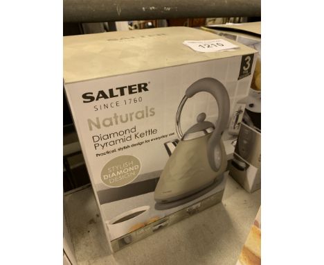 Salter kettle. This item carries VAT. Estimate £25-30.