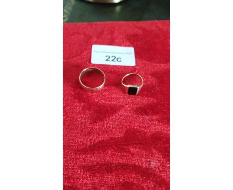 9ct Wedding Band With 9ct small Onyx ring 5.61 grams . 