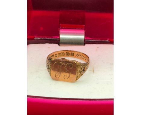 9ct gold signet ring . Af metal on shank . 