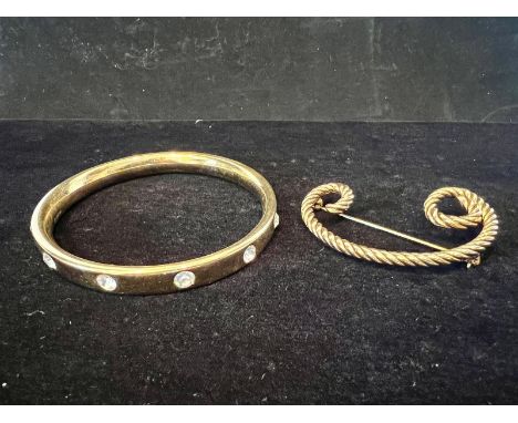 Beautiful gold tone heavy bangle set with crystal stones and vintage rope design gold tone brooch. 