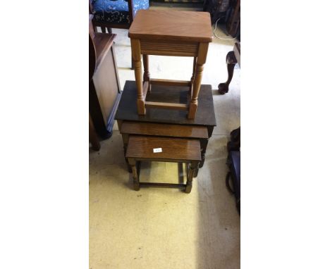 Oak nest of Tables And light Oak Occasional table. 