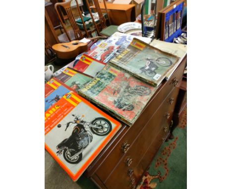 Lot of vintage Haynes motorcycle annuals . 