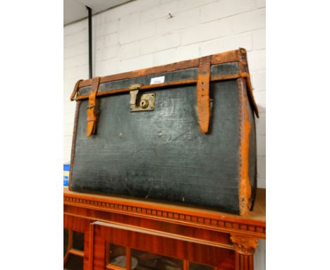 Old leather trunk. 