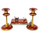 WIENER BRONZE 3-teiliges Schreibtischset, 2 Leuchter und Briefbeschwerer, mit 2 Hunden und 2 Katzen,