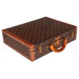 Louis Vuitton Aktenkoffer, Made in France, Nr. ”1019490”, auf Schloss ”209190”, Messingbeschläge,