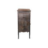 Grammophon-Schrank, Eiche, um 1915, mit Handkurbel, intakt, mit einigen Platten, Alterungsspuren,