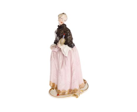 Nymphenburg Porzellanfigur, Donna Martina, aus der Commedia dell`arte, nach dem Entwurf Antonio Bustelli, geprägtes Rautensch