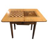 Nähtisch mit 3 Schüben, Eiche, Platte zum Aufklappen als Spieltisch mit Mühle und Schachbrett,