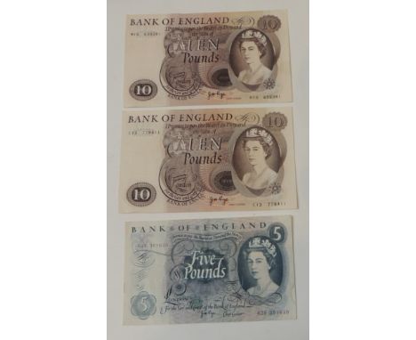 Bank of England - Portrait series £10 notes x 2 both signed Page C13 778411 & M10 638381 & a £5 note signed Page 62E381630 (s