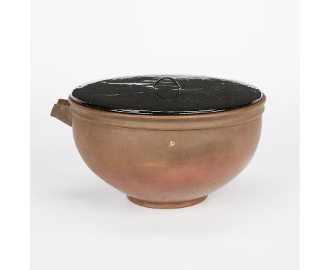 Early Japanese Mizusashi tea ceremony water jar with a black lacquered wood cover and a spout, Taisho period.Height: 5 in x w