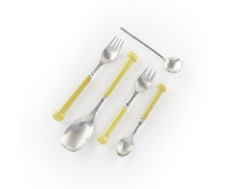 Denby, England. Set of 27 "Regency" ceramic stoneware and stainless steel flatware. The handles with a ribbed texture and wit