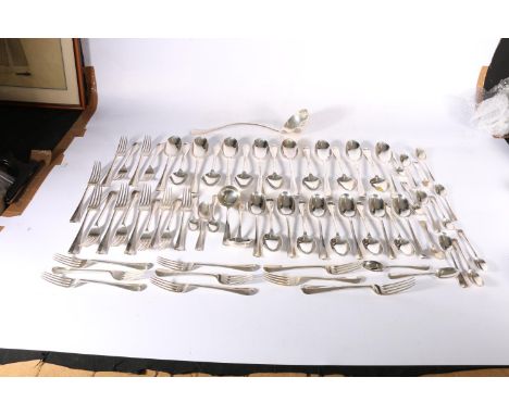 George V silver suite of oar pattern flatware comprising soup ladle, 11 table forks, 12 dessert forks, 15 table spoons, 11 de