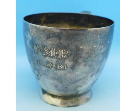 A silver mug, Walker & Hall, 153.9g