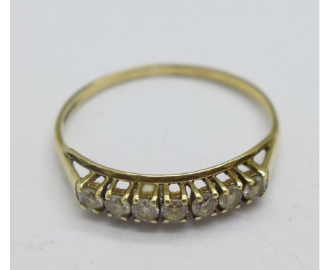 A 9ct gold seven stone ring, 1.2g, R