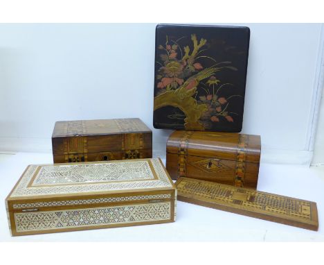 Two marquetry boxes, cribbage board, a Japanese lacquered and ebonised box and an inlaid mother of pearl and bone jewellery b