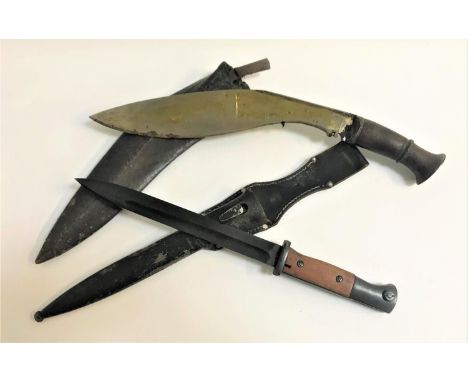 WWII GERMAN BAYONETwith a black fullered steel blade marked Carl Eickhorn 987 with a 25cm long blade, in a black steel scabba