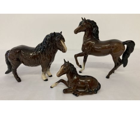 3 Royal Doulton ceramic horse figurines in brown gloss finish. Comprising: foal sitting down #915, Woolly Shetland Mare #DA47