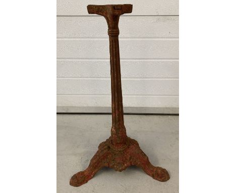 A vintage cast iron pedestal stand for a garden table. With column and classic decoration.  Approx. 69cm tall.