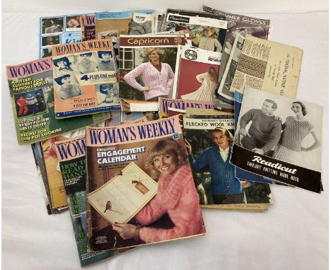 A quantity of assorted vintage knitting patterns together with 1980's Woman's Weekly magazines.  