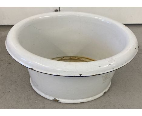 A vintage oval shaped "STE Austria" enamel footbath.  Approx. 45cm x 21cm.