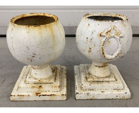 2 small vintage cast iron urns on stepped bases. Painted white. One a/f. Approx. 21cm tall.