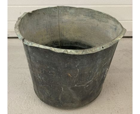 A vintage circular shaped copper planter with drain hole to base.  Approx. 45cm diameter x 36cm tall.