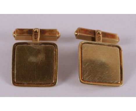 A pair of 14 kt 585/1000 gold cufflinks, approx. 8.5 grams, up to. 2x (light dent).