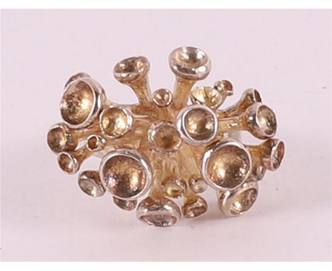 A 1st grade 925/1000 silver design ring with stylized mushrooms, ring size 24, 20 Ø mm (provenance: Ceramic design Loes Koste