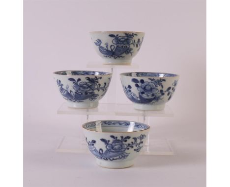Four blue/white porcelain bowls, China, Kangxi, around 1700. Blue underglaze floral decor, marked with Lingzhi mark on the bo
