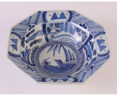 An octagonal blue/white porcelain hooded bowl, China, around 1800. Blue underglaze decor of a crow on a rock in the shelf, su