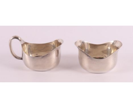 A first grade 925/1000 Sterling silver milk jug and sugar bowl, Denmark, design Hans Bunde, ca. 1950. Marked on the bottom 'S