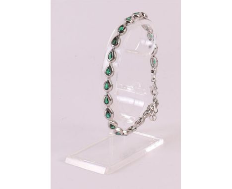 A 1st grade 925/1000 silver tennis bracelet with pear-shaped cut green stones.