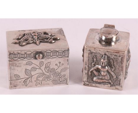 A base silver plated lidded box, Indonesia, 1st half of the 20th century. Here's this same bottle, up to. 2x.