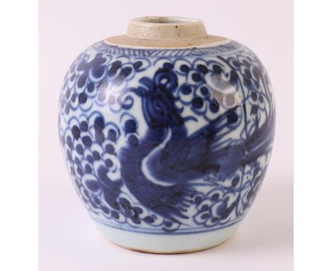 A blue/white porcelain spherical vase, China, Kangxi, around 1700. Blue underglaze decor of phoenix in clouds, h 9 cm (firing