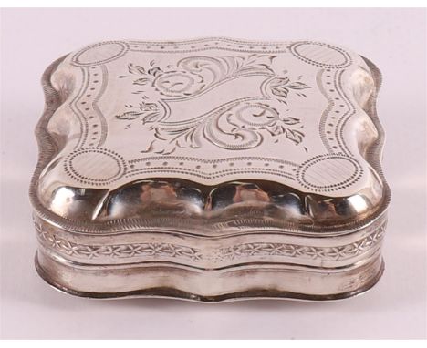 A square contoured second grade 835/1000 silver pill box, year letter 1876. Lid with engraved floral decor, unclear maker's m