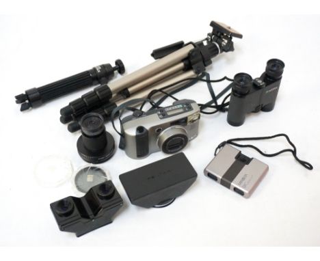 SELECTION OF CAMERA AND OPTICAL ACCESSORIESincluding Pentax stereo viewer; Carson mini tripod; San Disk photo album viewer wi