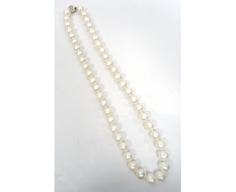 PEARL NECKLACEwith floral clasp, 46.5cm long including clasp, approximately 48 grams total weight