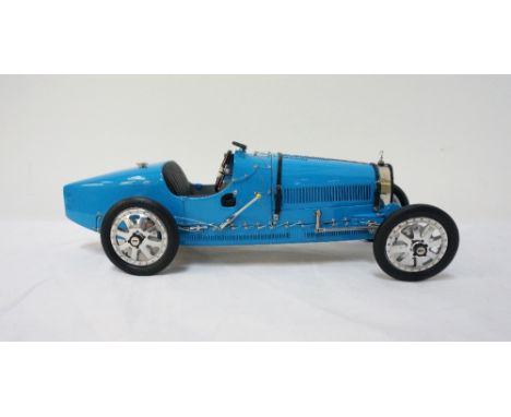 CMC CLASSIC MODEL CARS DIECAST MODEL OF A BUGATTI TIP 35, 19241:18 scale, with information booklet