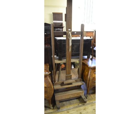 A large artist's oak easel, 70.5 cm wide
&nbsp;
Report by NGNo handle. Some knocks and bumps, scratches and small chips but n