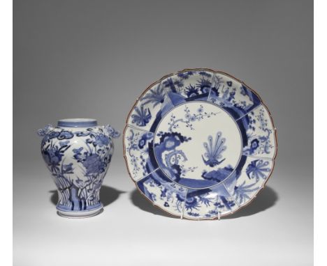 A LARGE JAPANESE KAKIEMON-STYLE BLUE AND WHITE DISH EDO PERIOD, C.1700 Painted in underglaze blue with a central cartouche en