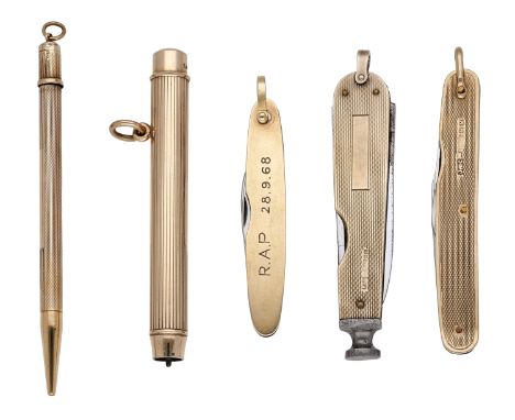 Two 9ct gold pencils and three pen knives, comprising a Sampson Mordan & Co. reeded retractable pencil, another engine-turned