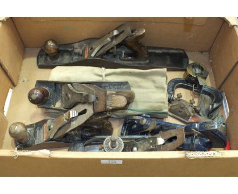 A Record no.020 circular plane, a Record no.04½ plane, Bailey's no.6 and no.4 planes, a TG Co. Ltd, London MkII 1941 prismati