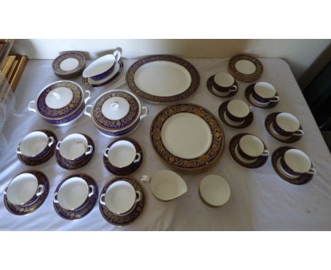 &nbsp;Large Royal Worcester dinner service, Sandringham pattern dated 1969 &nbsp;comprises of 6 dinner plates, 6 cups and sau