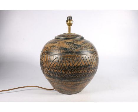 Table lamp of squat bulbous incised form, 33cm 