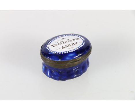18th century Bilston enamel patch box, with royal blue base and hinged lid, 2.5cm. 