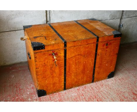 19th century pine travelling trunk, with scumbled exterior and tray to interior, two locks and metal mounts, 62 x 96 x 59cm. 