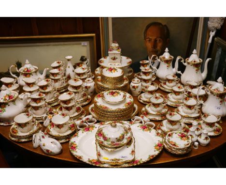 Large Royal Albert Country Rose dinner service to include diner plates, 27cm, coffee pots, tea pots, cups, saucers, swans, et