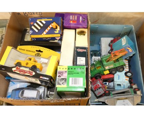 Two boxes of assorted boxed and unboxed die-cast models, to include Corgi; Chipperfield?s Circus, Motoring Memories Patrol Se