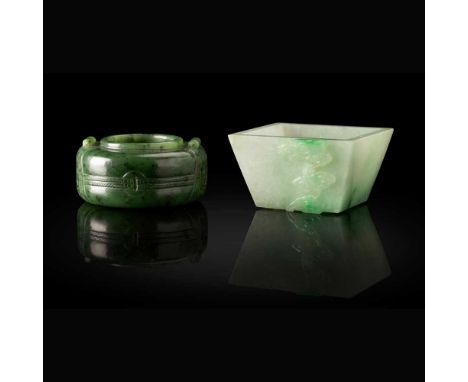 TWO JADE WATER DROPPERS 19TH-20TH CENTURY   十九至二十世紀 碧玉雕包袱式水滴 及 翡翠雕靈芝長方形水滴 one of spinach jade, carved in the form of a squatt